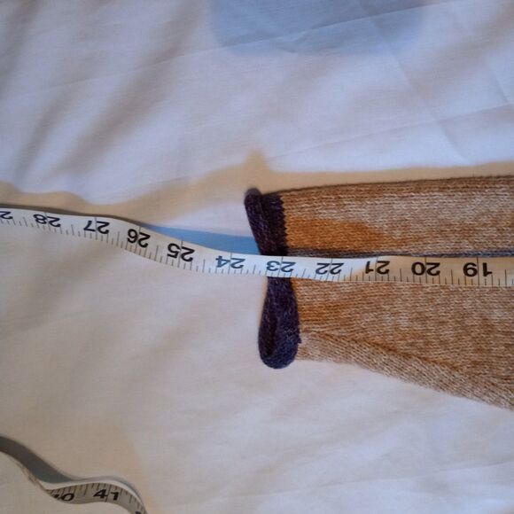 Heirloom Collectibles Christmas Collection Women's Tan Sweater Petite Large. - Picture 8 of 8